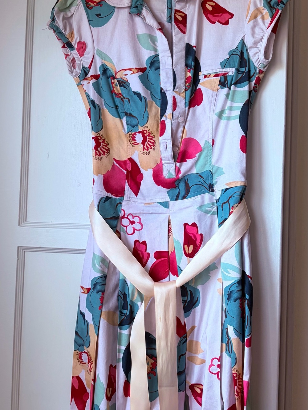VTG Guess Jeans Authentic Cap-Sleeve Fit & Flare Floral Dress (with pockets!)